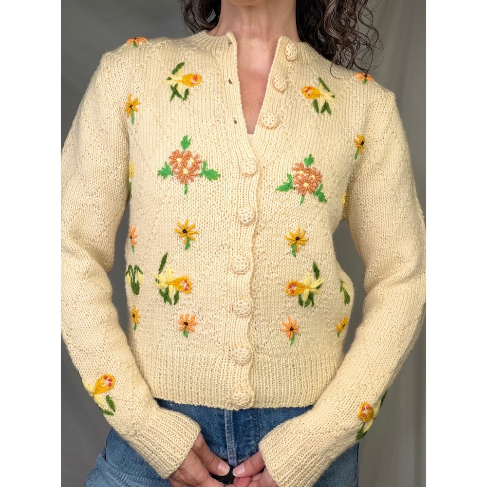 Vintage 50s Hand Knit Wool Floral Embroidered Cardigan Sweater Made in England - Picture 10 of 12